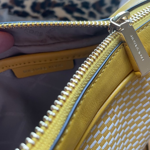 Michael Kors Crossbody in Yellow and White - Picture 3 of 17